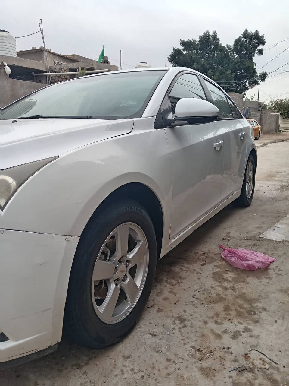 كروز 2012 خليجي بابل الماني رقم بابل باسمي مكاني بابل شارع 80 سنويه نافذه بيه صبغات بدون داخل سياره جديده وجاهزه من كلشي مكينه كير حداديه عوزه فقط دبلات ظعاف مو كلش بس لتوظيح تخم تاير صار شهر من شاده للاستفسار *********** السعر 76 مجاله بصيط
