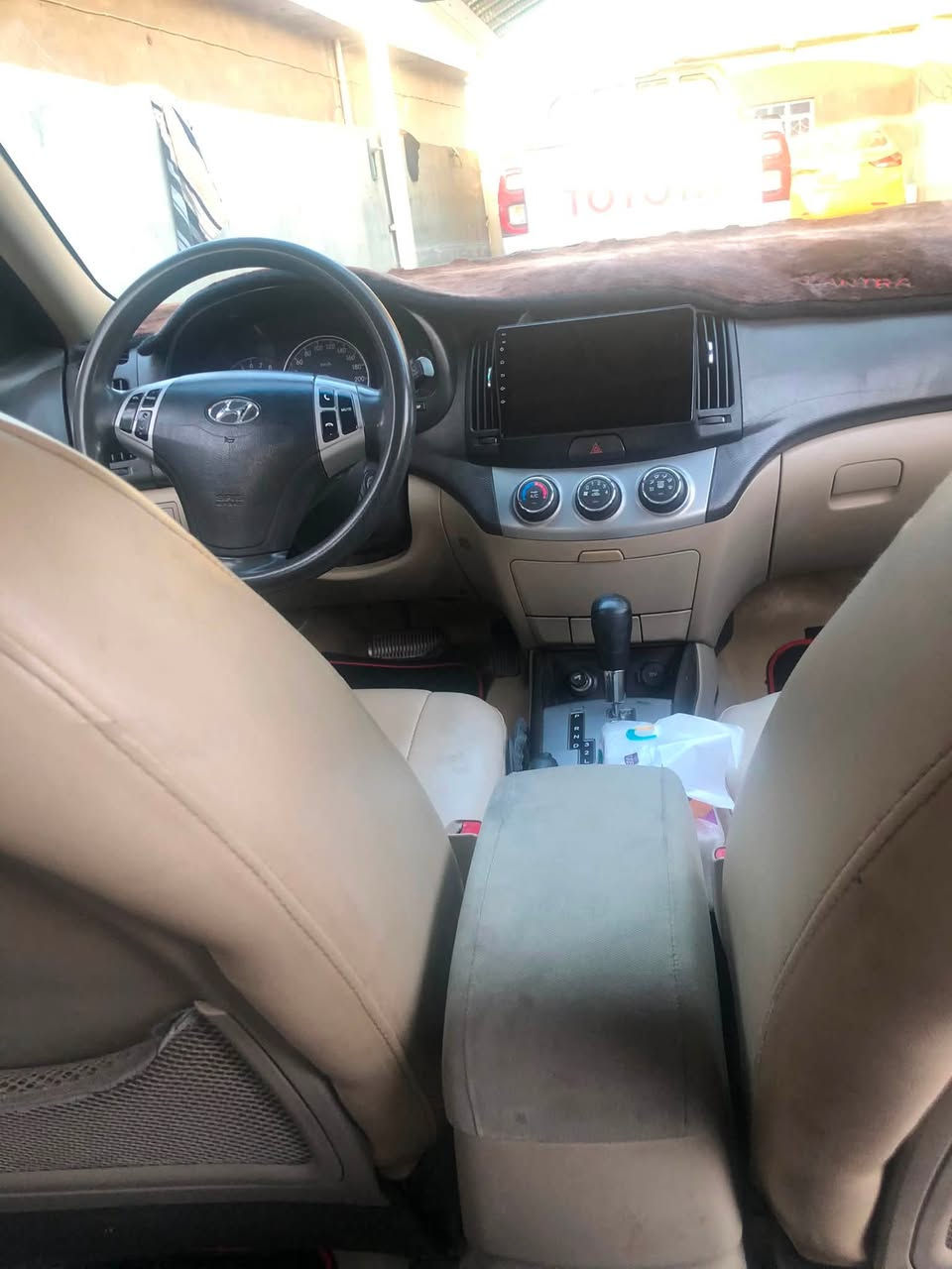 النترا ٢٠١١ خليجي مكفولة من الصبغ والحادث بيها بارد بسيط بالجاملغ الامامي عكس السايق ،، كامل المواصفات فتحة وتحكم ستيرن واشاير بالمراية ،، محرك وكير مكفولات تبريد ثلج منظومة جديدة رقم بغداد للاستفسار الرقم (***********) سيارة ما ناقصها شي ماشية اقل ال ٢٠٠ الف. مكان السيارة بغداد .
