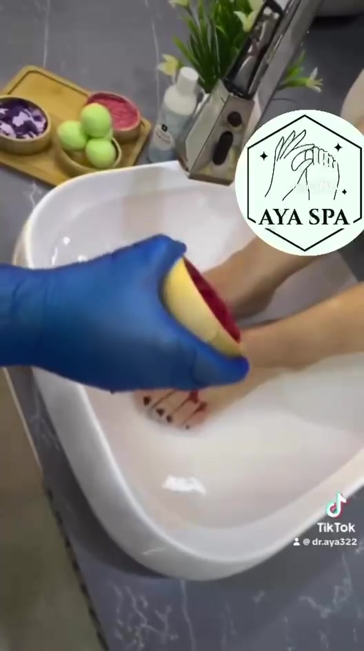 عروض على كل انواع الحقن (فلر -بوتكس-نضاره)
بديكير ملكي 10 الاف 
منكير ملكي 10 الاف 
بديكير ومنكير ملكي 17 الف 
جل اكستينشن 18 الف 
سترونك 15 الف 
جلش 10 الاف 
ازاله 10 

قسم البشره 
تنظيف بشره عادي 15 
ملكي 25
VIP 35

 علي الصالح -مقابل مجمع رويال ستي -بناية الشهد
***********
