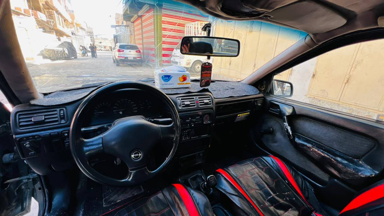 السلام عليكم
اوبل فكترا موديل ٩٢
محرك ١٦٠٠ 
كير ومحرك حاوية نضيف جدا
كير عادي
راديتر جديد
لون زيتوني مصبوغة عام شرط احلى من لون الشركه..
تخم تاير جديد حجم ١٥
باتري جديد
رقم انكليزي جديد وسنوية جديدة
تحويل فقط
السيارة كاملة نضيفة تركب وتطلع
السعر ٣٥ وبيهة مجال 
للاستفسار الاتصال على الرقم***********
