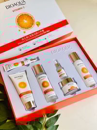 فيتامين سي كوري • ترطيب عميق • يزيل الهالات