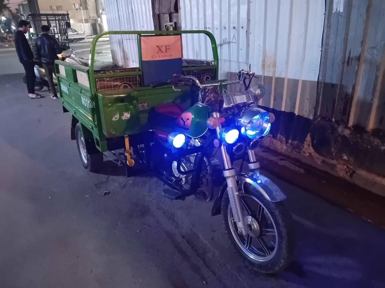 السلام عليكم ستوته صقر للبيع موديل 23داخله كمرك كفاله عامه بغداد مدينة الصدر  ***********
