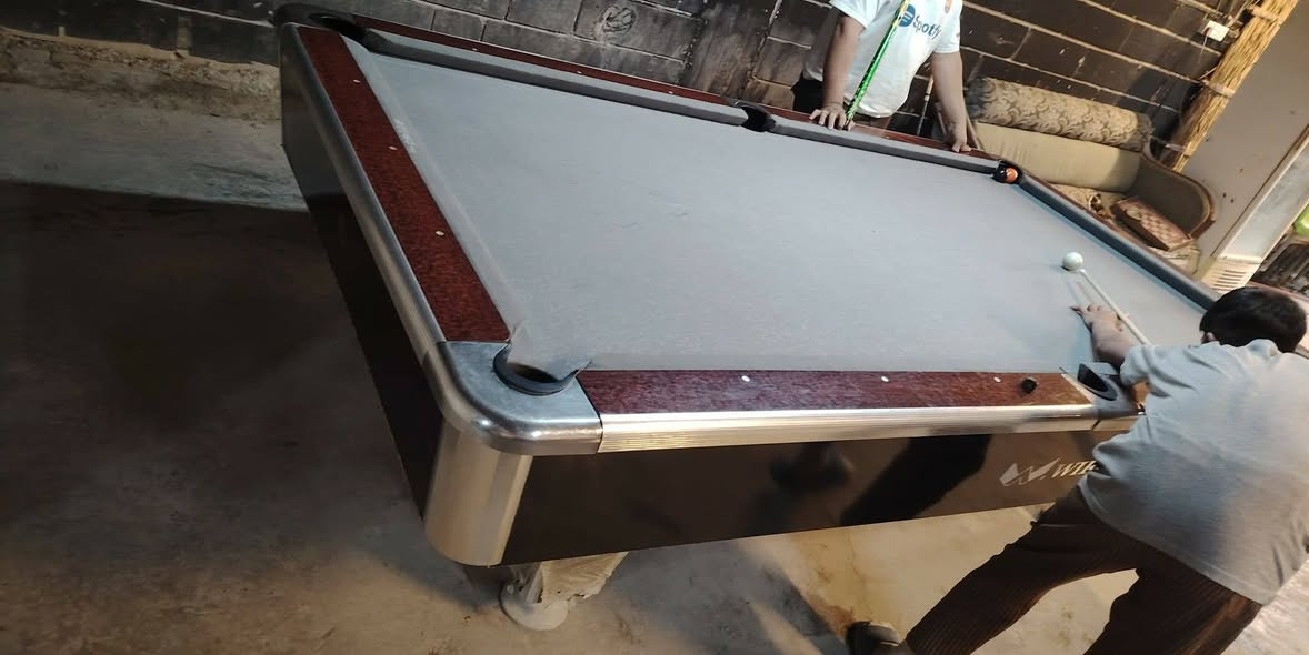 ميز جاكور للبيع  نظافة 95% مرمر خشب كله مكفول منصوب وشغال تجي تفحص وتشوف بعينك العنوان بابل المسيب ***********
