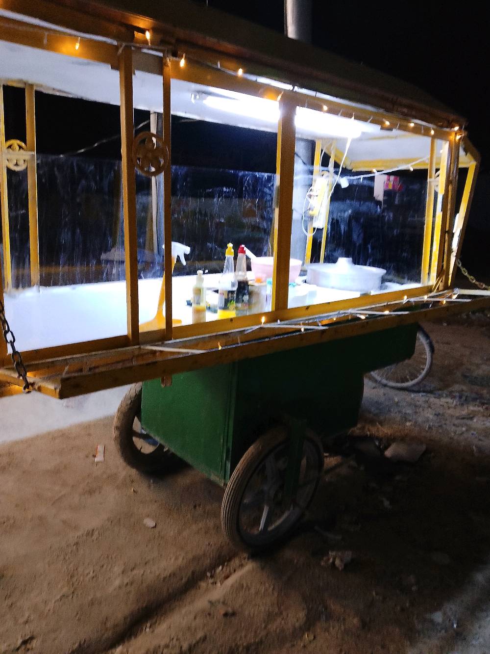 عربانه ترهم كلشي كشك ال أي شي
لبلبي او مشروبات أو بقلاوه أو تعرض عليها شي مكاني بعقوبه كاطون الرازي 