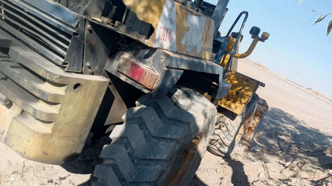 السلام عليكم شفل للبيع كوماتسو مكفول من كلشي بس فقط بي دخان قوي مال بم وبي فطر بل شاصي مصلح باج  رقم بغداد منفيس كامل اوراق  مضخات كله قويه سعر 75 بي مجال قليل مكان ديالى ناحيه السلام ***********
