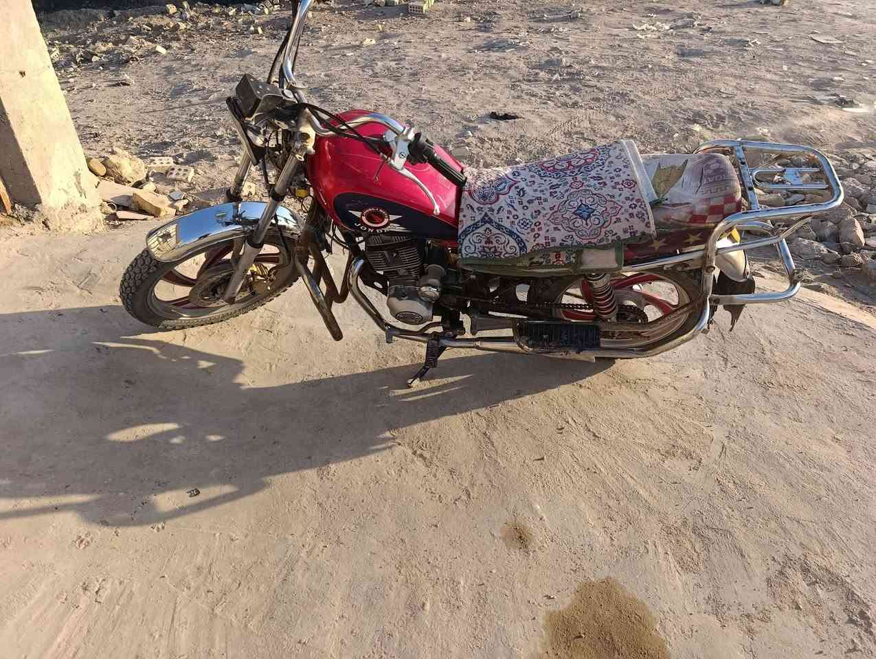 دراجه للبيع
دراجه حلوو ونضيفه مال شغل 
الدراجه بدون اوراق مكاتبه اسوي ويا 
سعره 350وبيه مجال حك الجيه 
هذا رقمي ***********
