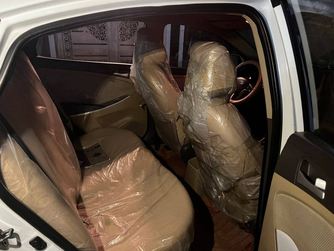 السلام عليكم هونداي اكسنت 2014 خليجي
كير محرك مكفولات محرك 1600 تدفئه تبريد 
+حدادية صدر كامله رقم بغداد الانكليزي السياره مابيها اي نقص مكان السياره بغداد حي البنوك
السعر 98 وبيها مجال حك الجيه
***********
