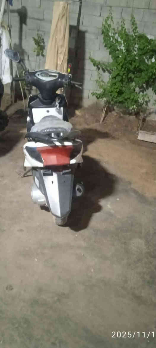 سلام عليكم 
دراجة سكنس كوري مديل 2021 دراجه نضيفه ما عايزها شي بس صالنصه كهربائيات كامله نكره سلف
السعر 200 وبي مجال للشراي المكان كوفه حي ميسان رقم صاحب الدراجه***********
