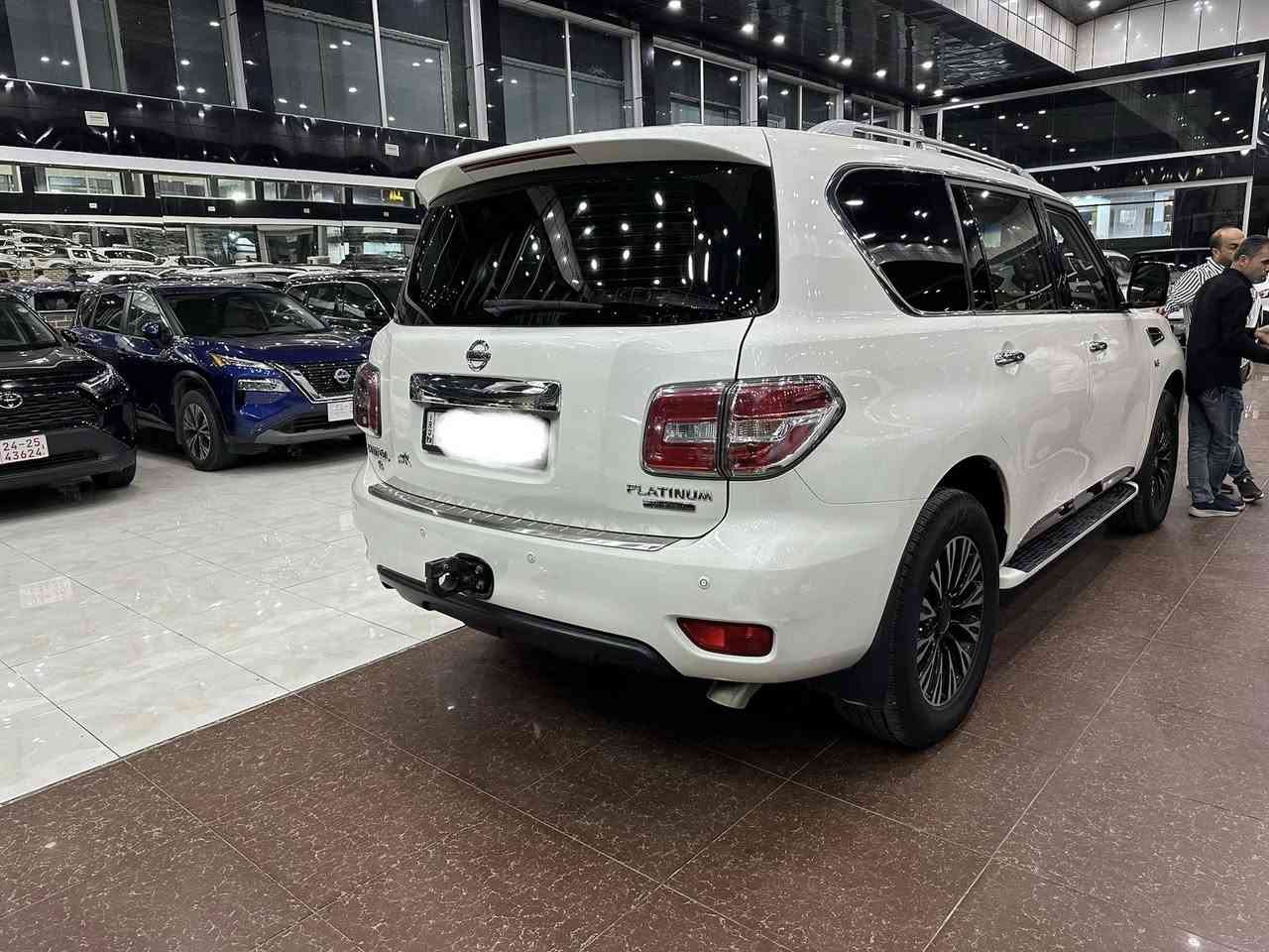 نيسان باترول ٢٠١٥  فئة بلاتينيوم اعلى مواصفات محرك ٨ سلندر الصغير المرغوب تخم تايرات جديد خليجي حاليا ماشية ١٨٠ الف كيلومتر حقيقي على ايد واحدة السيارة بيها صبغ ربع البنيد والجاملغ بسبب طخة داخل البيت وربع بابين تحت النفر وال وراه بسبب شخوط صور الضرر مرفقة السيارة نظيفة بمعنى الكلمة ما بيها نقص برغي واحد
رقم أربيل الدولي فحص وهزة جديدة باسمي مكان السيارة — دهوك — السعر  ٢٨٥  وبيها مجال 

 — رقم الموبايل   ***********
