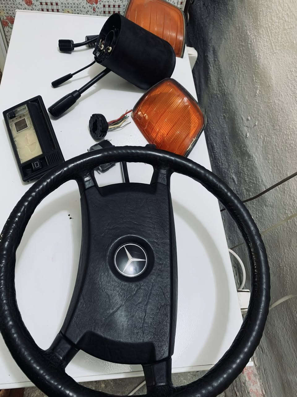 السلام عليكم للفادئه غراض مارسدس دب للبيع   1دركه سعر50)(2جوك لايت سعره 40اشاير الوحده5ثنينهن يسرهه يده اشارهه معه ماسحات وكروز سرعه سعر40 اضائه سقفيه15 سمعات الوحده ب10وبيهن مجال والي ياخذهن كلهن مجاله قوي الرقم***********
