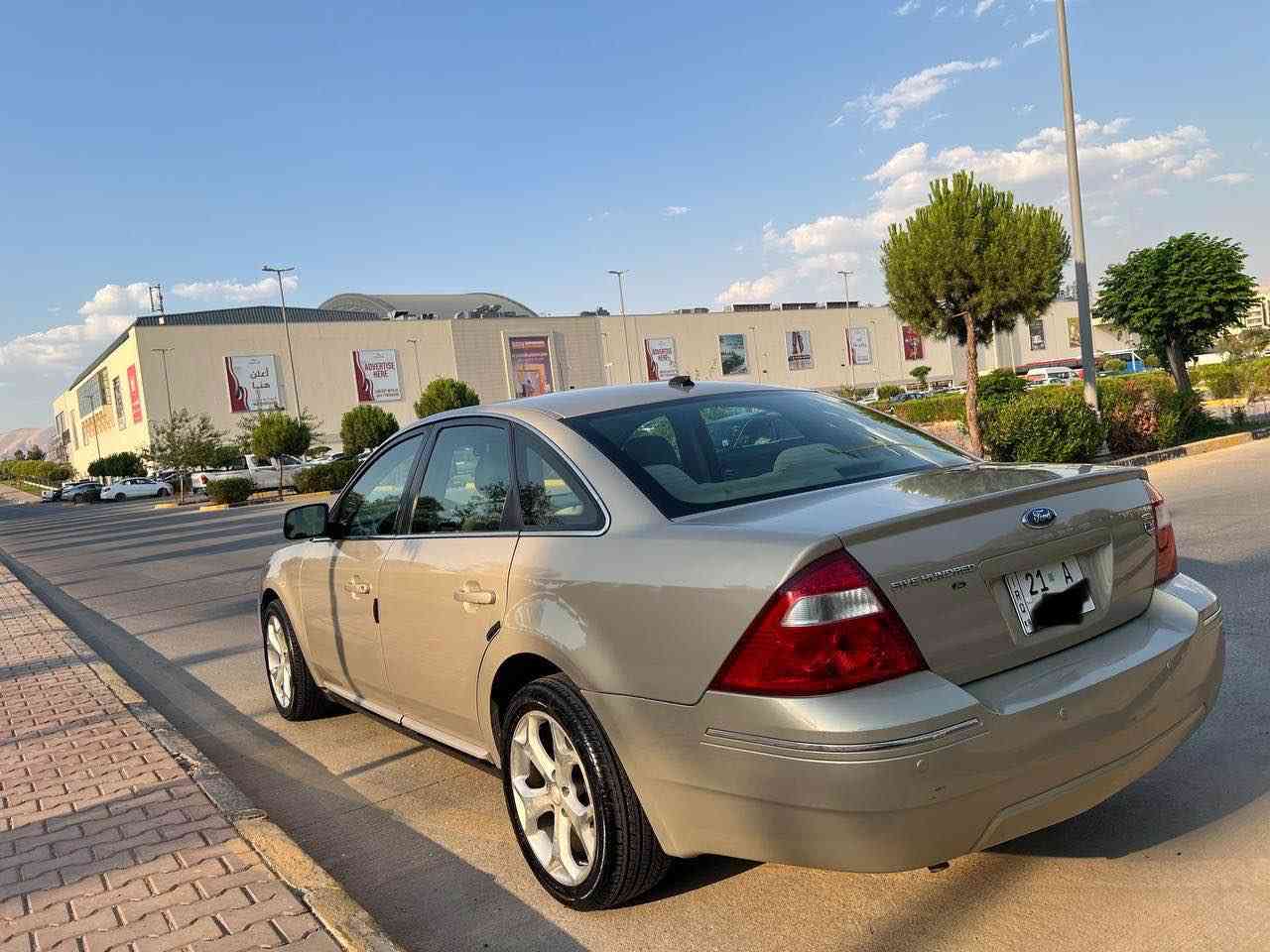 Ford five hundred (500)
مۆدێل ٢٠٠٧ بێ بۆیاخ سەیارەکە زۆر پاک ماوەتەوە 
٦ پستۆن مەکینە ٣.٠
سوکان ڤۆلیۆم
کوشن کارەبا
تەبرید مەرکەزی
٦ سیدی
گێڕ و مەکینەی زۆر بێ کێشەیە، سەیارەکە ٢ دەستە لە ٢٠١٢ ەوە لای خۆمانە وەک شەریکە ماوەتەوە لۆک لۆکە، رەقەم و سەنەوی تازەیە تەحویل و غەرامە بە شەرت
سعری ٦٧ گەڵاو مەجالێکی کەم
رەقەم تەلەفون: *********** السليمانية, العراق
