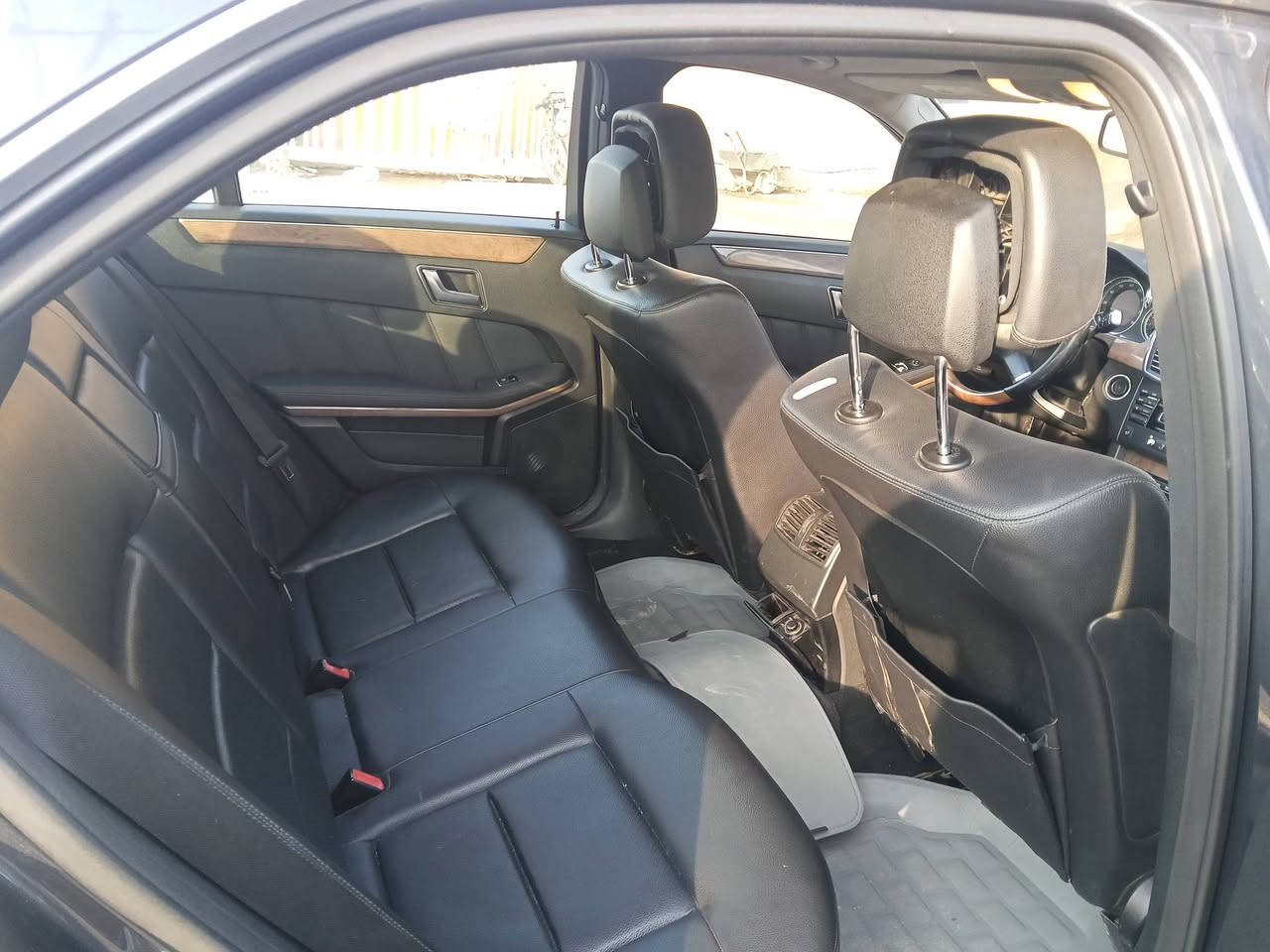 مرسيدس موديل 2012 فول سنويه جديد مواصفات بدون ضربه وبدون صبغ 
150بي مجال مكان كركوك ناحية تازة ***********
