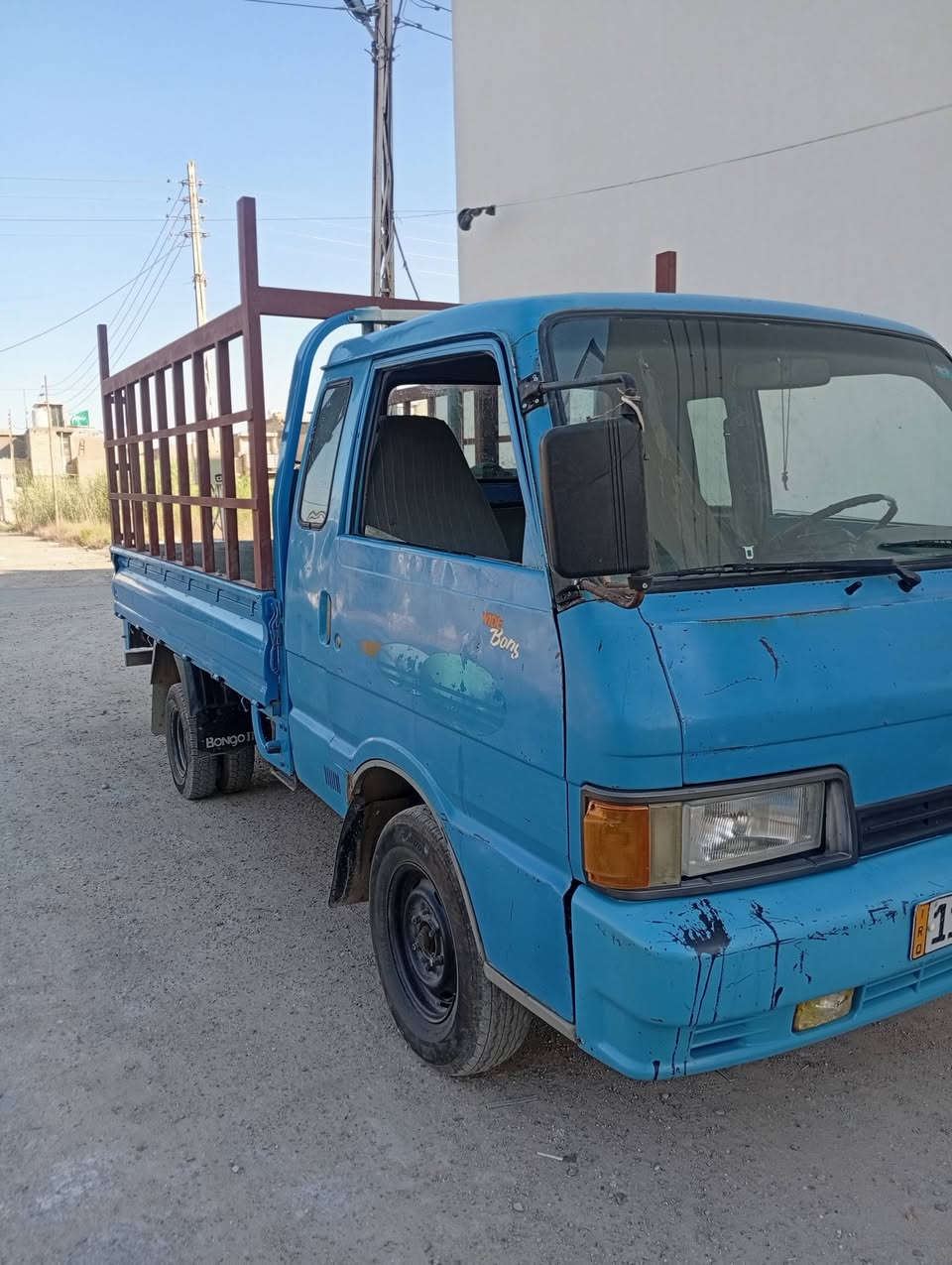 السلام عليكم كيا بيكم للبيع موديل 95السيارة جاهزه مكينه كير اكسل شاصي كله جديد السيارة قمارة وربع سبعه جنكال سيارة بأسمي سنويه ل 31السعر 55وبيها مجال المكان بغداد البياع الشهداء رقم ***********
