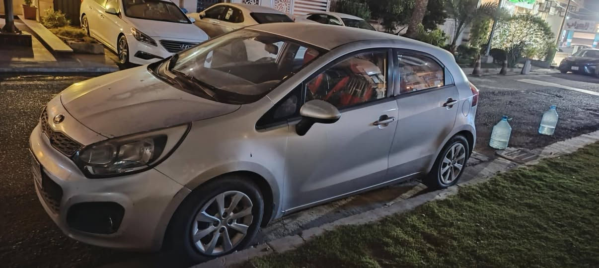 للبيع كيا ريو هاشباك 2013 خليجي ماشيه 104 رقم انكليزي بغداد السعر 80$
***********
