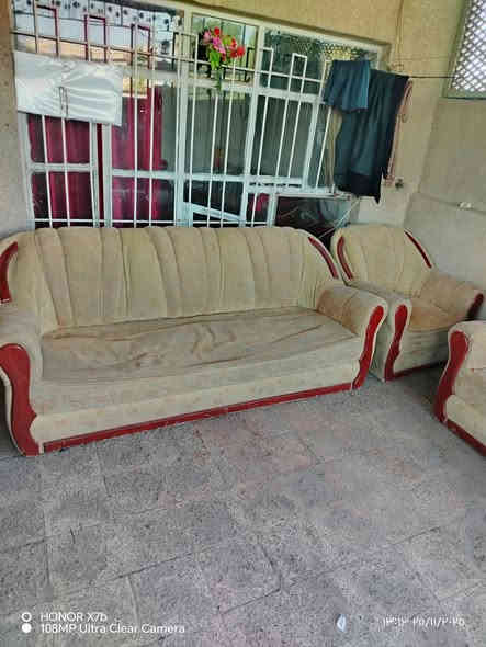 السلام عليكم عندي قنفات اريد ابيعهن ابسعر مناسب مكان جسر ديالى القديم ***********  السعر 35
