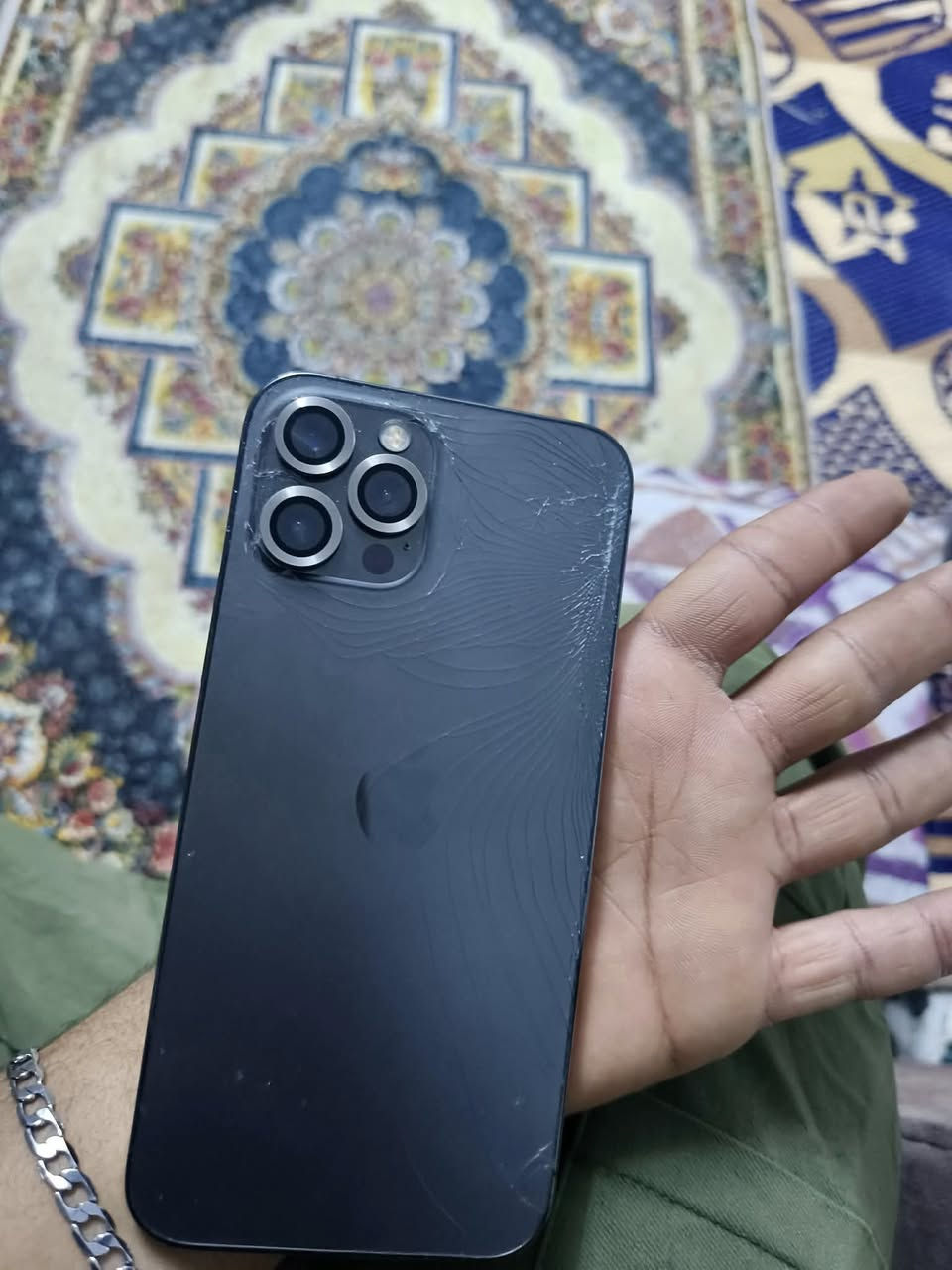 سلام عليكم ايفون ١٢ برو ماكس مبدل فقط بطاريه وفيس إيدي عطلان يصلح  كامرات اتصال كله بلادي السعر 350 وبي مجال المكان مدينه الصدر الاستفسار ***********
