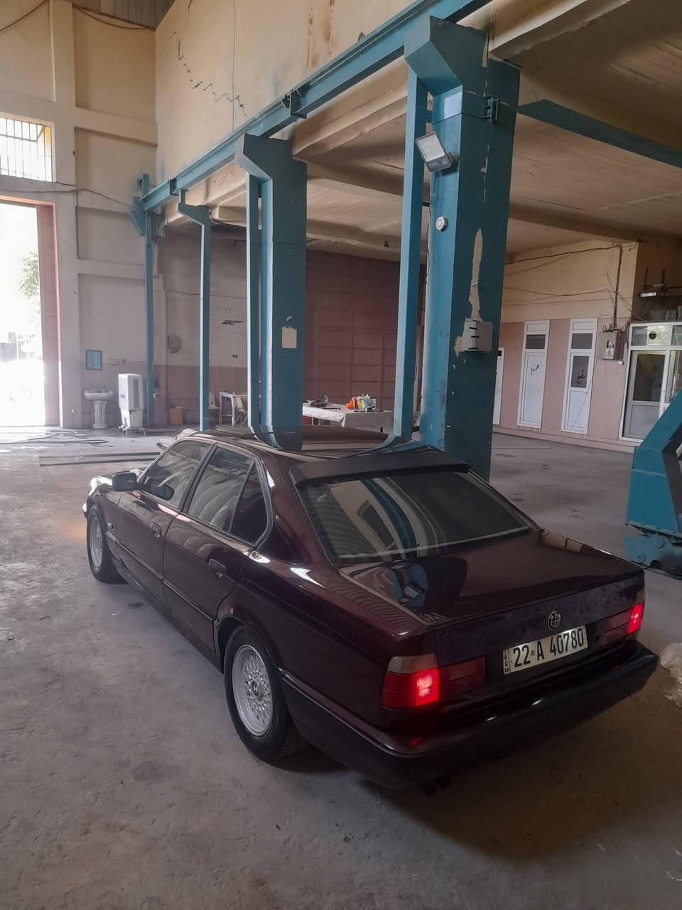 السلام عليكم 
بي ام BMW
البيع موديل 1991محدث 95
محرك 525 عدل 
بلاد اوتماتيك 
سياره فول موصفات 
اربعه جام كهرباي سلايت  كشن جلد دبل ارباك 
دبل جكمكه تحديد سرعه 
رقم سنويه وهزه  كله جديد وكاله بسمي شرط التحويل 
رقم اربيل 
التبريد نقصه بس رديتر 
مكاني السليمانيه 
السعر 69$وبي مجال حك الجيه 
السياره مكفوله بدون 
 حدث وبدون خيسات 
مامتوجد على الفيس. الشراي يتصل 
***********
