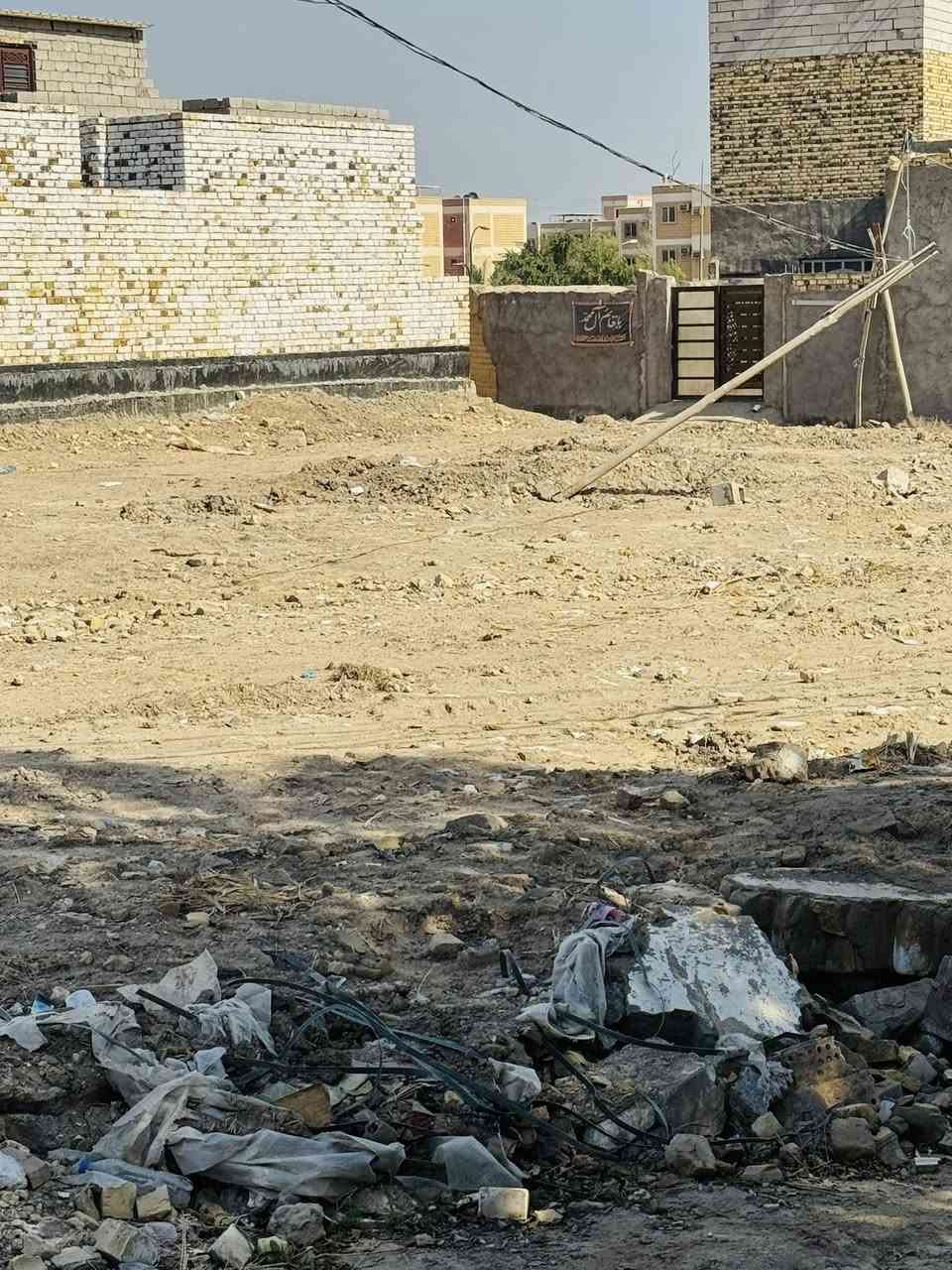 سلام عليكم قطعه ارض زراعي المساحه ٢٥٠ متر ركن .الموقع خلف المجمع السكني طريق حله نجف. القطعه مدفونه وجاهزه للبناء صاير ركن  .السعر خاص ومناسب .الاستفسار على الأرقام التاليه .
*********** محمد رشيد 
*********** منتظر الصليخي
