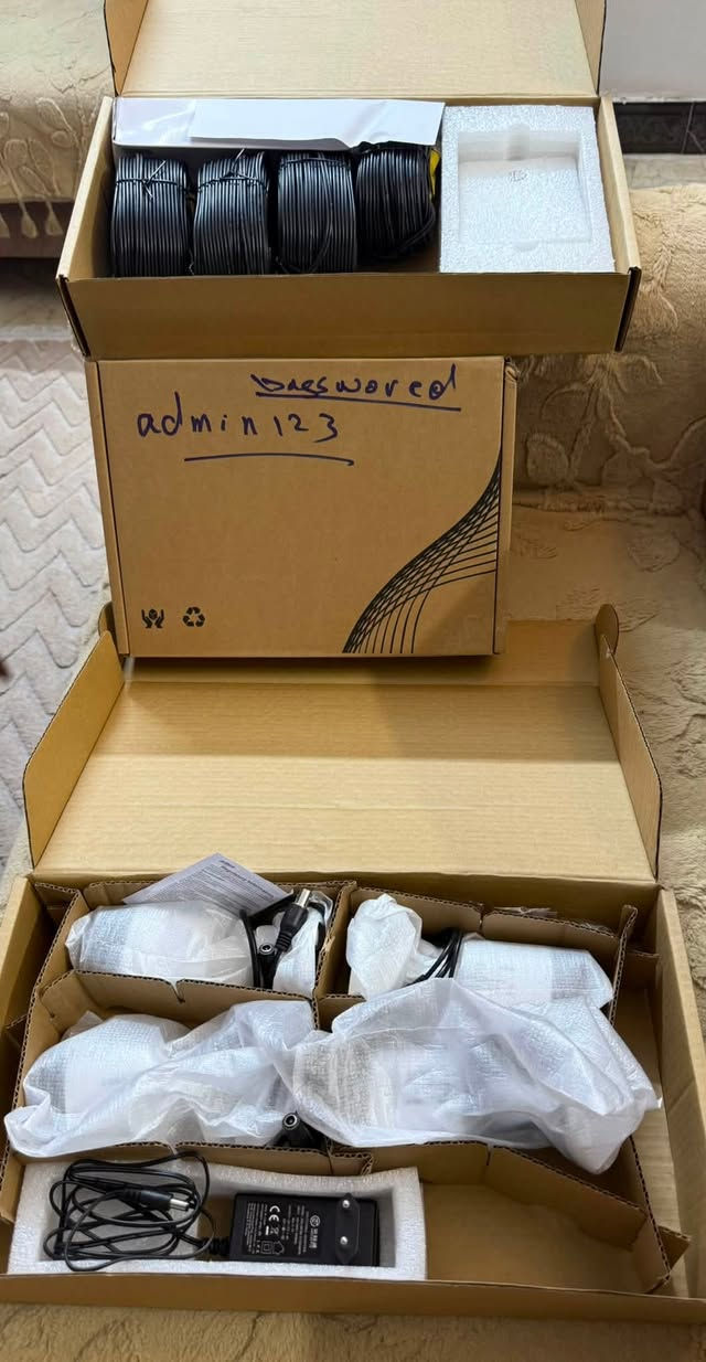 للبيع: منظومة كاميرات مراقبة داهوا (Dahua) جديدة بالكامل غير مستعملة 📸✨
السلام عليكم، عندي منظومة كاميرات مراقبة ماركة داهوا (Dahua) الأصلية للبيع، جديدة بالكامل وغير مستعملة نهائياً (بالكرتون مع كامل ملحقاتها):
 4 كاميرات خارجية: جديدة بدقة عالية ورؤية ليلية ممتازة 🌙
 جهاز التسجيل (DVR): جديد بكرتونه
 الكابلات والوايرات: كاملة وجاهزة للربط مباشرة 🔌
 المحولات وكافة المحتويات: لم تُستخدم أبداً (واضحة بالصور)
📍 المكان: بغداد - الحرية 
و يوجد خدمة توصيل داخل بغداد ب 5 الاف 
📞 للتواصل والاستفسار (اتصال أو واتساب):***********
السعر :200 الف
