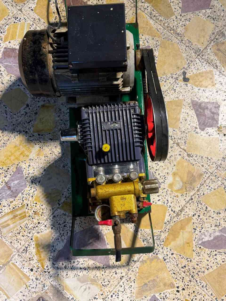 سلام عليكم ماطور غسل ستخدام بيت 
كامل مع ملحقات صونده 20متر أصلي مسلح 
سعره 300
***********
