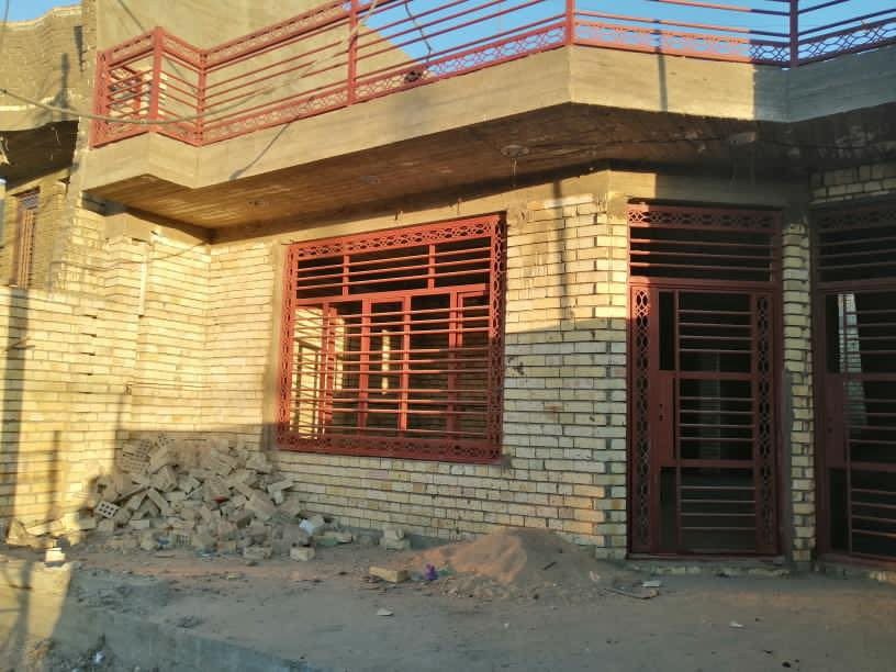 سلام عليكم للبيع بيت هيكل في الدورة شارع 60 فرع الميكانيك 4 دكاكين مساحة 150 متر واجهة 7.5 نزال 20 البيت تجاري جاهز مي ومجاري وكهرباء مرتفع عن الشارع يتكون من غرفتين نوم حمام وصالة ومطبخ البيت جدا نفه من الداخل احلا من الصورة 
اخوان (البيت تجاري) 

لمعرفة السعر والتفاصيل الاتصال على الرقم
***********
