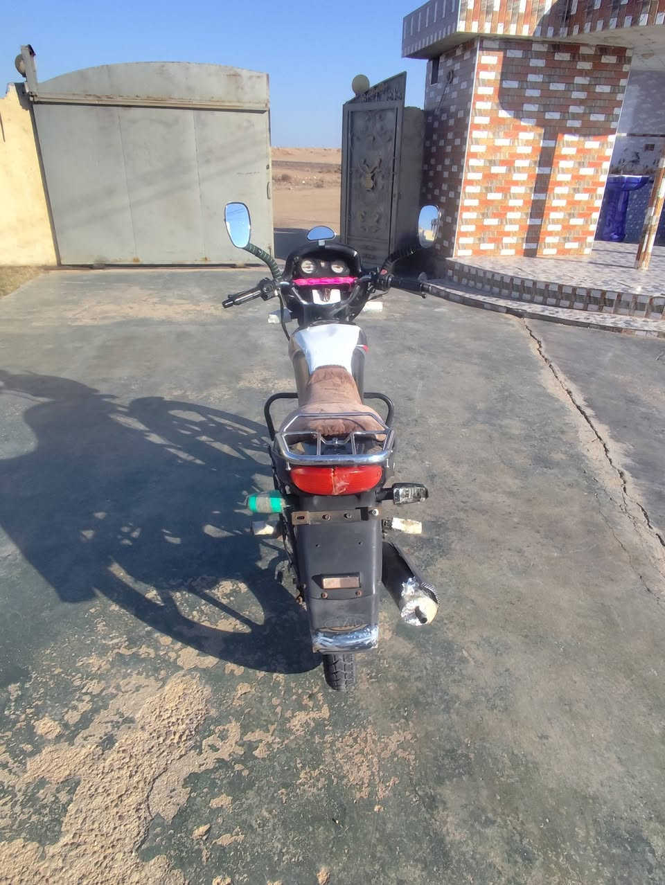 سلام عليكم سايم موديل 17وراق جاهزة موطور ماممدود علي صبانة محرك بلادي لسعر 750 وبي مجال بصيط رقم 0787 497 2706
