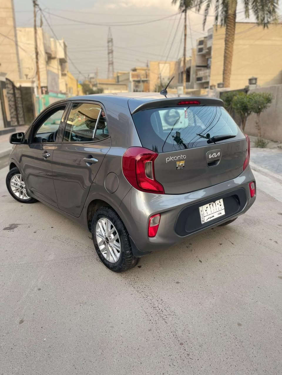 كيا بيكانتو 2023 ماشيه 780 كم فقط  سياره جديده جداً بيها شخطين بالدعاميه فقط السياره مكفوله من كلشي 
موجوده بغداد الدوره
السعر 13.500$ (135ورقه)
***********
