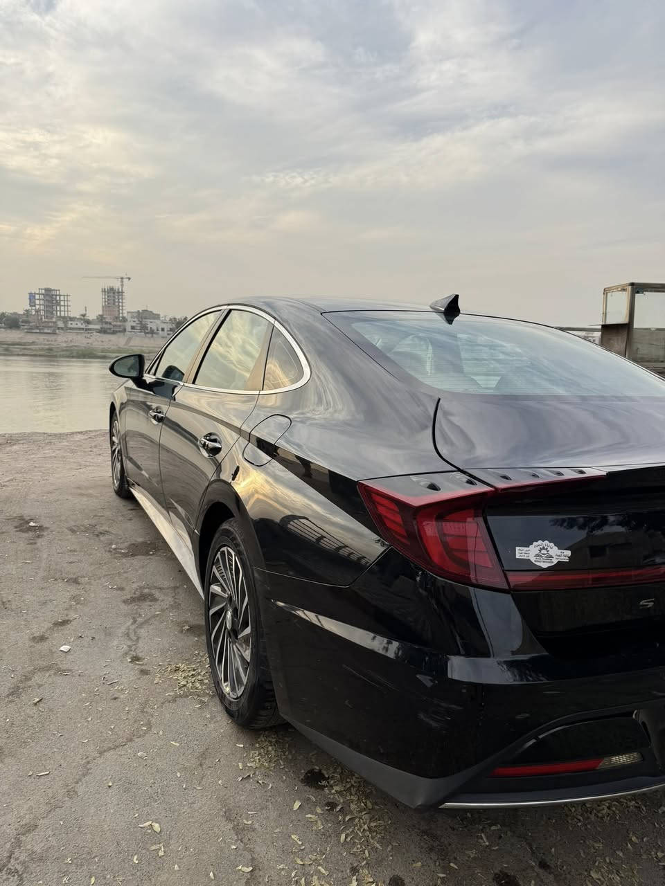 🚗 هيونداي سوناتا هايبرد 2023 للبيع 🚗
أبرز المواصفات
• موديل 2023
• محرك هايبرد 2000 سي سي
• لون أسود أنيق
• ناقل حركة أوتوماتيك
• اقتصادية عالية في استهلاك الوقود
• بحالة ممتازة وجاهزة للفحص
التجهيزات والميزات
• تشغيل بصمة وزر تشغيل (Start/Stop)
• نظام دخول ذكي (Smart Key)
• شاشة معلومات وترفيه
• كاميرا خلفية
• حساسات أمامية وخلفية
• مثبت سرعة
• مقاعد جلد مع خاصية تدفئة المقاعد
• تكييف أوتوماتيكي
• مصابيح LED
حالة السيارة
• السيارة بحالة ممتازة من جميع النواحي
• جاهزة للفحص والمعاينة
السعر
💰 16,500 دولار أمريكي قابل للتفاوض
الموقع
📍 بغداد – الأعظمية
التواصل
📞 للاستفسار والمزيد من التفاصيل: ***********
