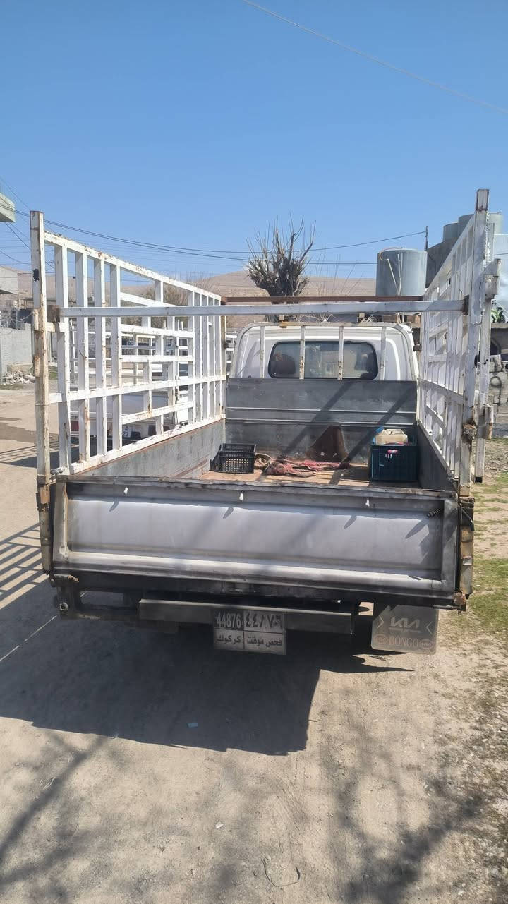 السلام عليكم مكلف بنشر بنكو موديل 1995 محرك اكسل كفاله رقم الجديد 50 وبيه مجال/ ام عيون موديل 001 كير واكس ومحرك كفاله منفيس مابيهن تبخير بشرط سعر 45 وبيه مجال .  رقم صاحبهن ***********
