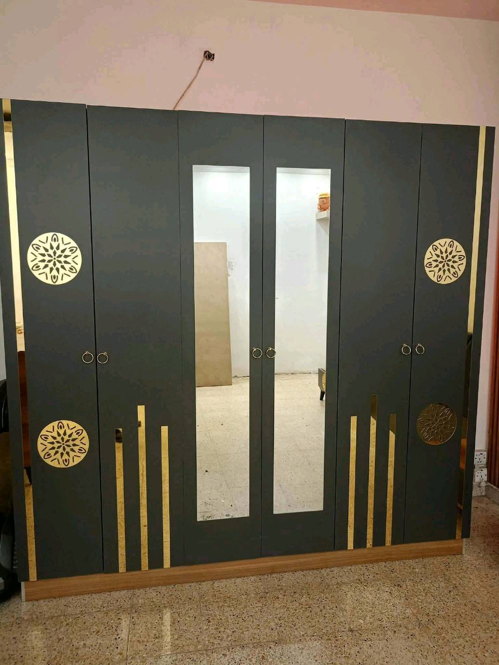 غرفة نوم تركي مستخدم😍💥 
 نضافة90💯
عدد القطع / 5
نضام / ابواب 🦋✨
سعر / 475🤍✨
شد ونقل داخل بغداد مجاني🛻
يوجود توصيل محافضات