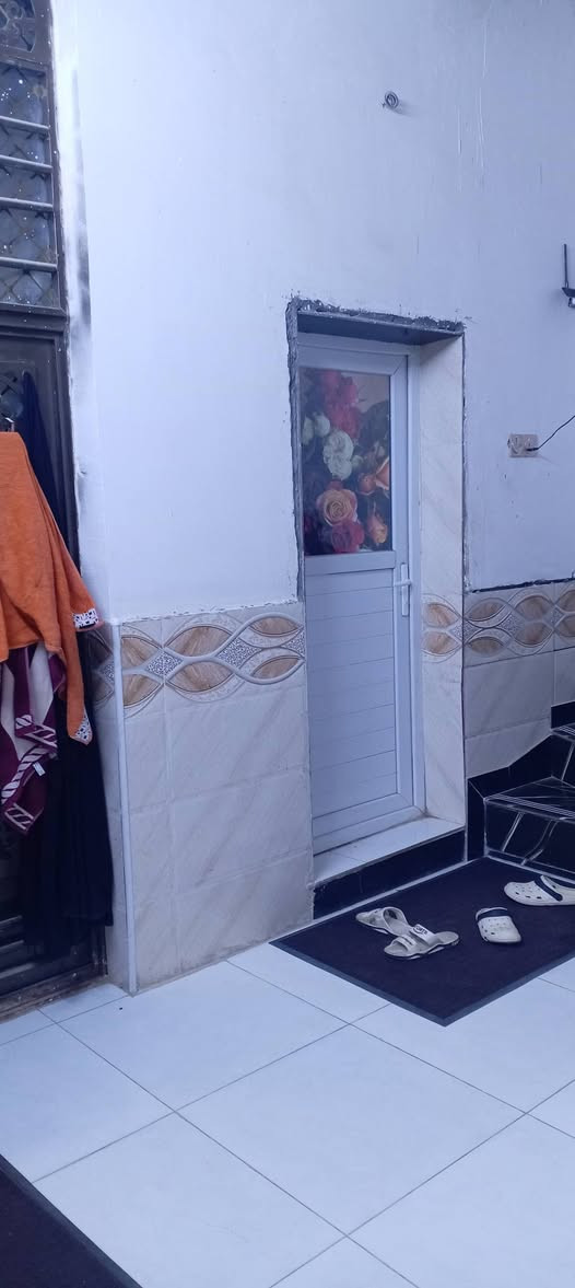 للبيع دار ملك طابو صرف المساحه 100 م مربع طابقين ونص ثلاثة غرف نوم استقبال وصاله ومطبخ وصحيات كربلاء حي الساهرون قرب منتزهات العتبه للاستفسار أكثر اتصل *********** بي واتساب
