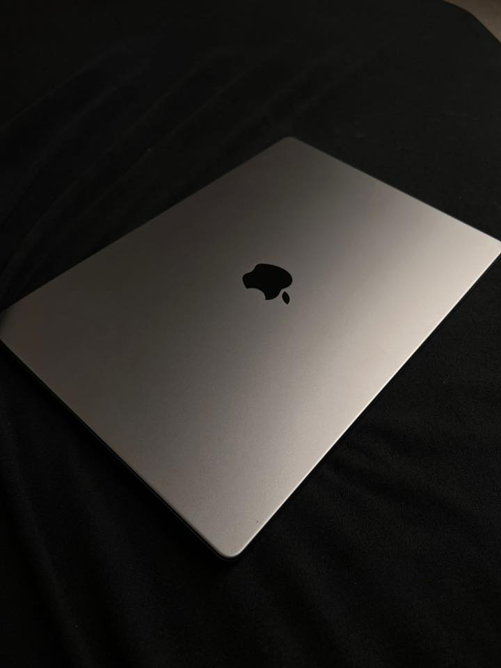 ماك بوك M1 Max
1 تيرا 

ذاكرة عشوائية  32G
حجم الشاشة 16 انج

السعر مليونين و100 الف

***********
