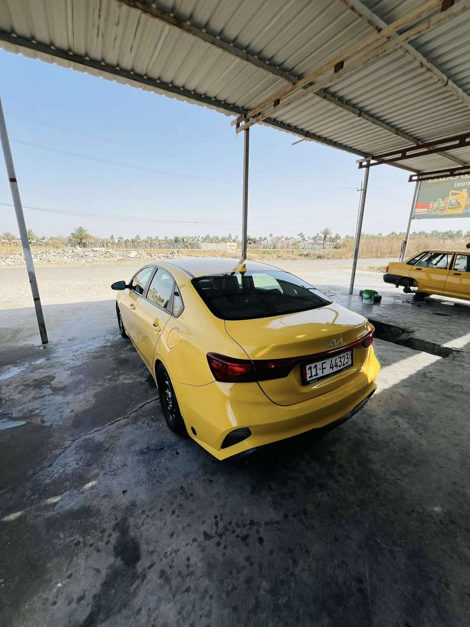 سلام عليكم للبيع فقط فورتي موديل 22 الشكل الجديد وارد امريكي حادثها ٣قطع جاملغ وبنيد وجاملغ خلفي بدون دواخل ايرباك فقط ستيرن السياره استوردناها  ومصلحيها وصابغيها على ايدينا السياره جديده بدون لا بارد ولا رصعات جاهزه من كلشي مال جناي ماشيه ٤٦ مكينه ٢٠٠٠دوش مكينه وكير شركه كلشي بلسياره شركه تراي زيرو دواخل شركه وكلها مغلفه جاهزه من كلشي دوشمه جلد اصلي مختم كيا ارضيه جلد تخم تاير جديد منضومه غاز حكوميه سنويه جديده هزه جديده ورقم جديد السياره مال بيت جاهزه حيل وبعدها ما ماشيه موصفات نص فول شاشه جبيره كار بلي كامره دواره رادار تحديد مسار مثبت سرعه ٣انضمه قياده معروفه موصفاتها لايت ثلجي عالي ناصي واكو فديو بلمنشور موضح دواخل السعر ١٢٨ وماكو هيج موديل بهل سعر اقره كلشي واتصل وادلل مكاني بغداد اليوسفيه رقمي ***********
