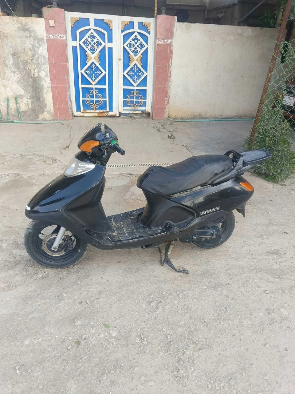 السلام عليكم دراجه سبيسي ياباني للبيع نضيفه كفرات اصليه نضافه٨٠٪دراجه مفتوحه رايمر مكينه ناعمه كلش السعر ٦٠٠وبيه مجال قليل ‏‪***********‬‏
