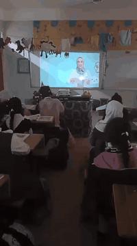 عملاق الأداء والعرض من yaber نسخة ال pro
يعني راح تشمر البلازما وتعيش اللحظه 😅😅
جهاز #داتاشو #بروجكتر عارض سينمائي 🎦 🎦
بمواصفات ولااروع
💥 للتدريس والمعاهد وإلقاء المحاضرات
💥 للألعاب ومشاهدة الأفلام والفيديوهات
💥 للكوفي والحدائق الخارجية 
لتجربة عرض سينمائيه ممتازه جدا 🌈🌈
الجهاز امزون اصلي درجه اولى
الدقه full hd1080 يدعم 4k
اللومنز 20.000 حقيقي
التباين 20000:1
مناسب جدا للمدارس والمعاهد وإلقاء المحاضرات
مناسب جدا للألعاب ومشاهدة الأفلام والفيديوهات بدقه ال 4k 
صورة جميله ولااروع
تعديل تلقائي لزاوية السقوط 6D 😱😱
يعمل بوضوح في النهار ولاتحتاج الى تعتيم
واي فاي wifi 5G 🛜🛜 Ultra ضمان بدون تقطيع وبدون حماوه 
بلوتوث Bluetooth  5.2 💯 💯 
سماعات داخليه ستيريو بتقنية HIFI
حجم العرض يصل ل 7 متر
منافذ الجهاز كامله وموضحه بالصور 👇👇
 💥 سعر القطعه فقط 115 الف دينار 💥
العنوان بغداد الشعب وتوجد خدمة توصيل 5 آلاف لكافة انحاء العراق
للحجز والاستفسار مراسلة الخاص او التواصل عبر الواتس على الهاتف ***********
صور اكثر وفيديوات عن الجهاز في التعليقات 👇👇
#داتاشو #بروجكتر #سمارت #عارض_سينمائي
