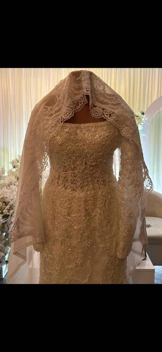 فستان عقد مهر ملبوس ساعتين جديددد يلمع نظيف يلبس من وزن 50 لحد 70 وبي قيطان وهذا تصويري 
سعر البيع 250 
الاستفسار عالخاص


**إذا كنت صاحب هذا الإعلان وتريد حذفه لأي سبب، رجاءا أرسل رسالة إلى الدعم الفني**