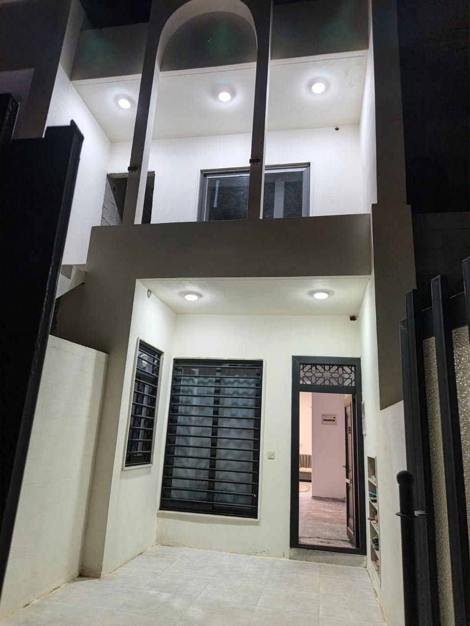 🏡 دار للبيع – فرصة مناسبة للسكن والاستثمار
📍 الموقع: شوراو – قريب على شارع سايدين ومعمل جرزات
🔹 المساحة: 100 متر 🔹 دار طابقين 🔹 الطابق الأرضي جاهز للسكن 🔹 الطابق الثاني غير مكتمل ويحتوي على غرفتين وصحيات 🔹 موقع مميز وقريب من جميع الخدمات
💰 السعر: 47 مليون دينار ✅ السعر قابل للتفاوض

📞 *********** 📞 *********** 📞 ***********
ــــــــــــــــــــــــــــــــــــ
🏡 خانوو بۆ فرۆشتن – دەرفەتێکی باش بۆ نیشتەجێبوون و وەبەرهێنان
📍 شوێن: شۆڕاو – نزیک شەقامی دوو سايدةكة و مەعمەلی جەرزات
🔹 ڕووبەر: 100 مەتر 🔹 دوو قات 🔹 قاتی یەکەم ئامادەی نیشتەجێبوونە 🔹 قاتی دووەم تەواو نەکراوە و تێیدا 2 ژوور و حمام وتواليتي هەیە 🔹 شوێنێکی باش و نزیک هەموو خزمەتگوزارییەکان
💰 نرخ: 47 ملیۆن دینار ✅ مەجالی گفتوگۆ هەیە

📞 *********** 📞 *********** 📞 ***********
#عقارات_الخليج :::
