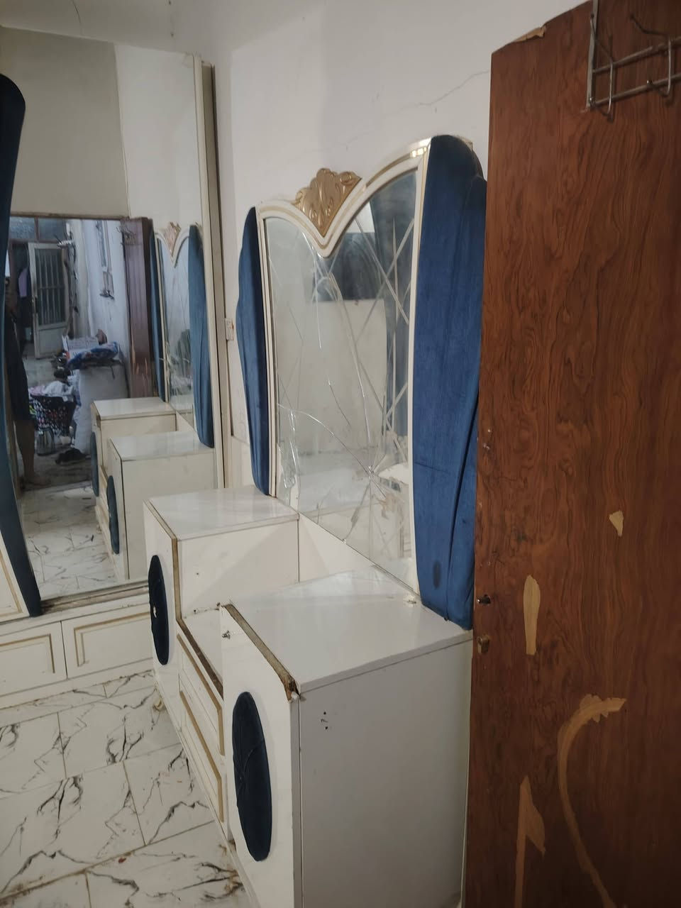 غرفة تركيه ثكيله كلش مشتريها ب 3،ملاين عارضيها. ب300 وبيها مجال للشراي مستعجلين ع بيعتها السبب يردون ينتقلون وماعدهم مكان


**إذا كنت صاحب هذا الإعلان وتريد حذفه لأي سبب، رجاءا أرسل رسالة إلى الدعم الفني**