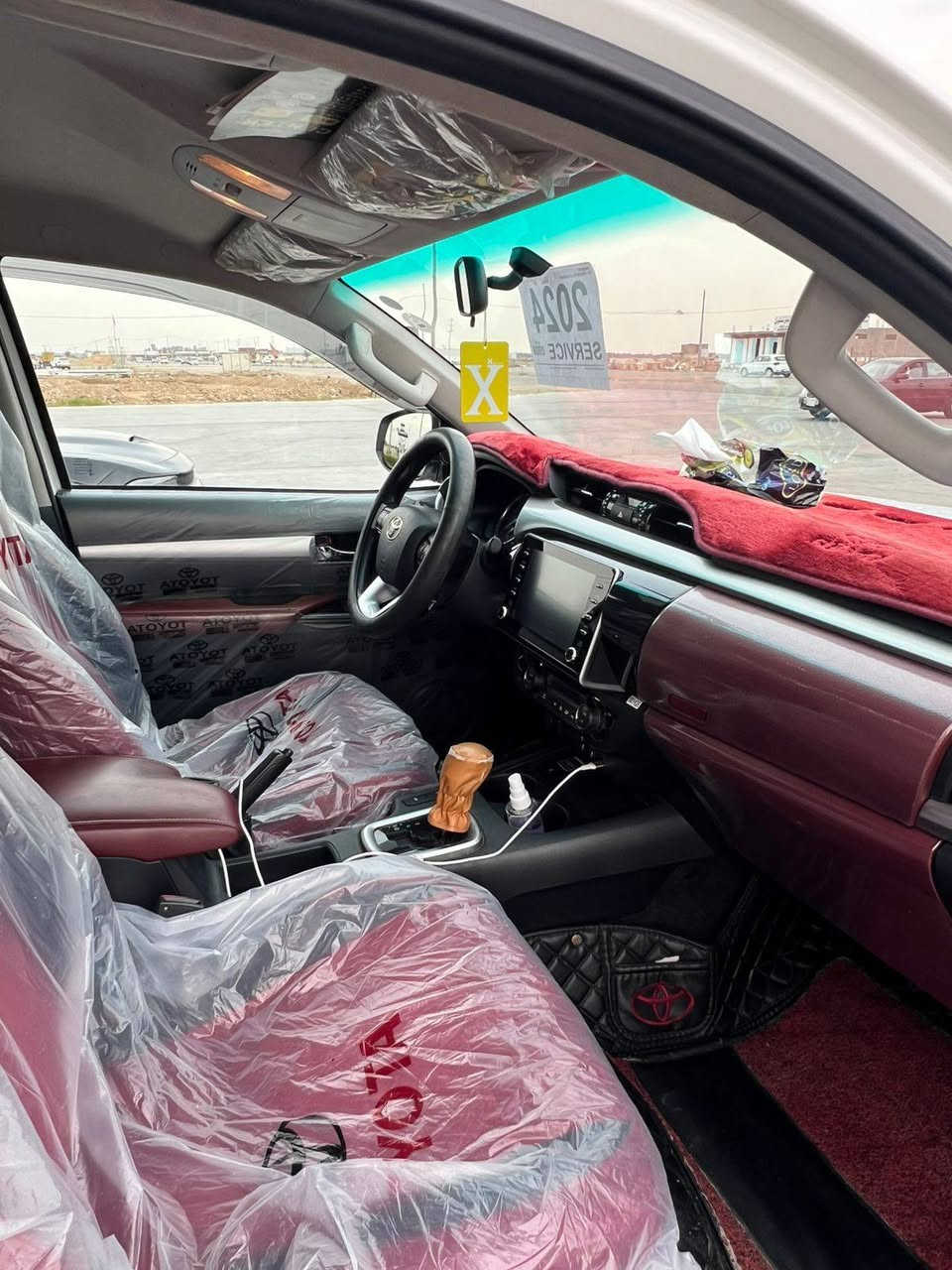 سلام عليكم
هايلكس موديل2024ساز رقم اربيل  الجديد تحويل مباشر 
مواصفات 
بصمه تشغيل
بصمت ابواب دخول ذكي
قطعتين تبريد مناخين 
فور ويل 4X4
حساس خلفي
يدات نيكل شاحن واير ليس
اشاير بلمري 
مري كهرباء 
طفايه بلاديه 
كشنات تدفئه تبريد 
شاشه اماميه 
كامره خلفيه 
ماشيه 82
السياره جاهزه اي نقص مابيهه 
وباقي المواصفات المعروفه بساز 
ملاحظه //السياره مكفوله من الصبغ والتبديل كفاله 
السعر 345
رقم الموبايل ***********
مكان سياره واسط الصويره
