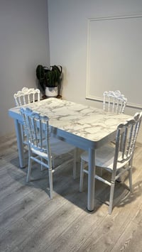 ميز طعام • طاولة سفرة