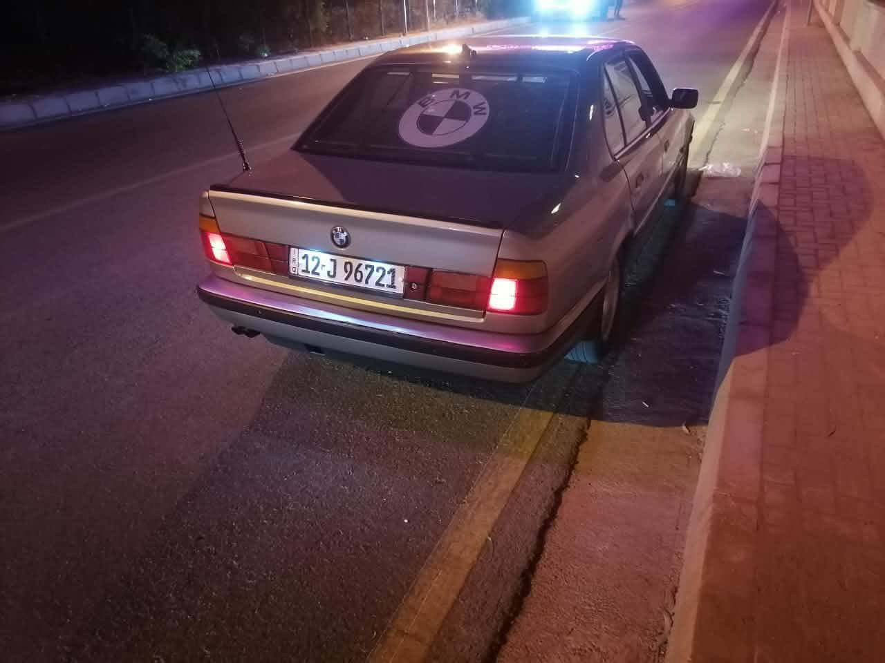 سلام عليكم بي ام للبيع 535 رقم نينوى بسمي موديل 1991 مكينه وكير شرط طخم امامي خلفي جديد طخم تايات جديد باتري جديد داخل جديد سقف وارضيه مخلف جديد سعر 52وبيه مجال للتواصل اتصال بل رقم *********** وبي واتساب
