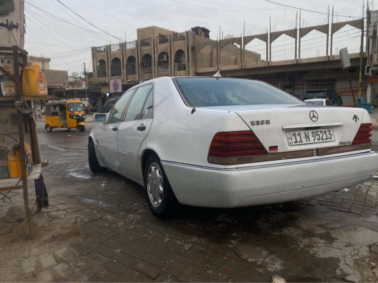 السلام عليكم شباب
عندي مارسدس شبح موديل 93
مكينة 6 تابوت 
فتحة داخل جديد شاشة تاب
مكينة وكير وحدادية نظيفات
السيارة جاهزة لا تنقيص ولا تبخير
تايرات جدد
منظومة زنون حلوات
السيارة بيها اماكن صبغ 
ب اسمي شرط التحويل
مكاني بغداد مواصلات الشرطة الخامسة
رقمي واتساب :
*********** بغداد, العراق
