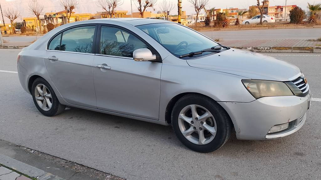 جيلى امگراند 7  فول فول
موديل 2013 ئۆتۆماتیک
ڕەقەم سلێمانی سەنەوی تا 2030.
گيرئوتۆماتیک وگێڕعادی
ته بريد ساردو گەرم بەشەرت  
ئاوێنە کارەبایی جام کارەبایی کوشت کارەبایی وتەبرید لەمس
 کارەبایی کامل  ئیش دەکات 
سویچ کۆنترۆل سندوق بەکۆنترۆل دەکرێتەوە. کوشن جڵد وکارەبایی .
فول مواصفات ئەی بی ئێس٫ 
دەبڵ ئێرباگ .
  قفڵ مەرکەزی و حاسە
سلايد وعەینەک 
چوارتایەو ویلی شەریکە
مه كينه 18بیلاد بیکاشۆ مەرغوب
تحویل وغرامە بەشەرت ٢پارچە 
 و دوپەڵە  بۆیاغە لەسەرساغی .
سەیارەکە ماڵی دۆستە 
نرخى. 58 كه مى مجال
ڕانیە 
ژماره م ***********
*********** رانية, السليمانية
