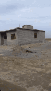 السلام عليكم  يوجد لديه بيت للبيع المساحه
الارض. 540 مساحت البيت. 186.متر. التصال عل رقم ***********
