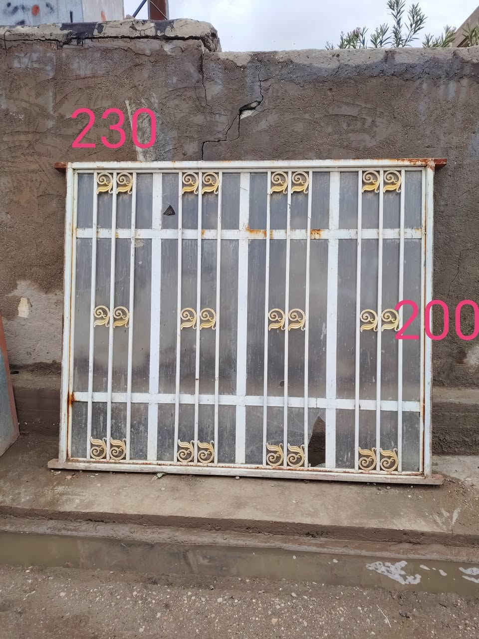 شباك مستخدم قياس الحديد من ليمون ونص تركي للبيع مكان بغداد الحسينيه المعامل
***********
