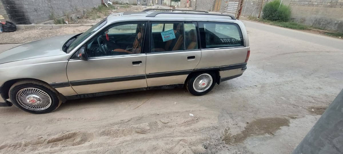 اوبل اوميكا ٩٢ استيشن رقم انبار انكليزي تحويل مباشر كيرعادي محرك ٢٠٠٠شرط لاتبخير ولاتنقيص السعر٣٢ الاتصال ***********
