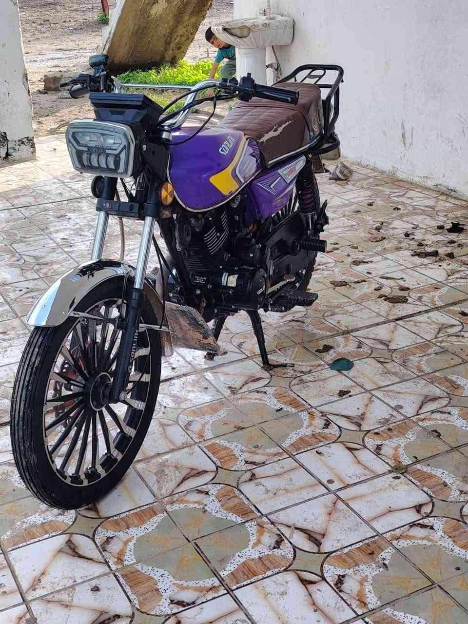 سيفان ٢٥ اوراق اصولي مو سكنر مكفوله نقصه اشاير وتاير خلفي نضافه ٩٠ ب ١٠٠ سعر ٧٥٠ وبي مجال بصيط مكاني بابل جبله ***********
