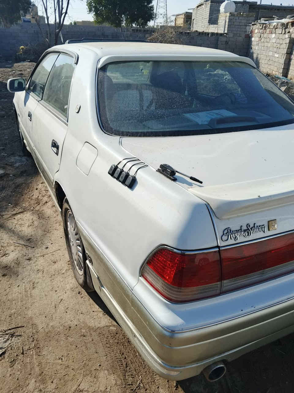 سياره راس الثور موديل 2000رقم بصره مكفوله من الضربه والعيب الشرعي ومحرك وكير وحداديه ترايك الى الموصل تلفون ***********السعر93وفيها مجال
