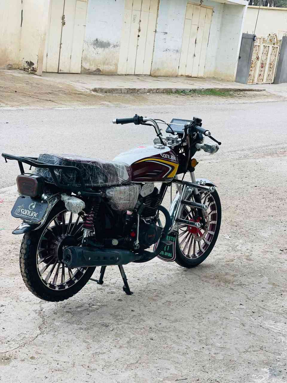 دراجة سيفان للبيع 2025  محرك دايوان مابي نقص برغي ماطور خير من الله مكان على طريق  دلي عباس صراجق للاستفسار اتصل على رقم ***********
