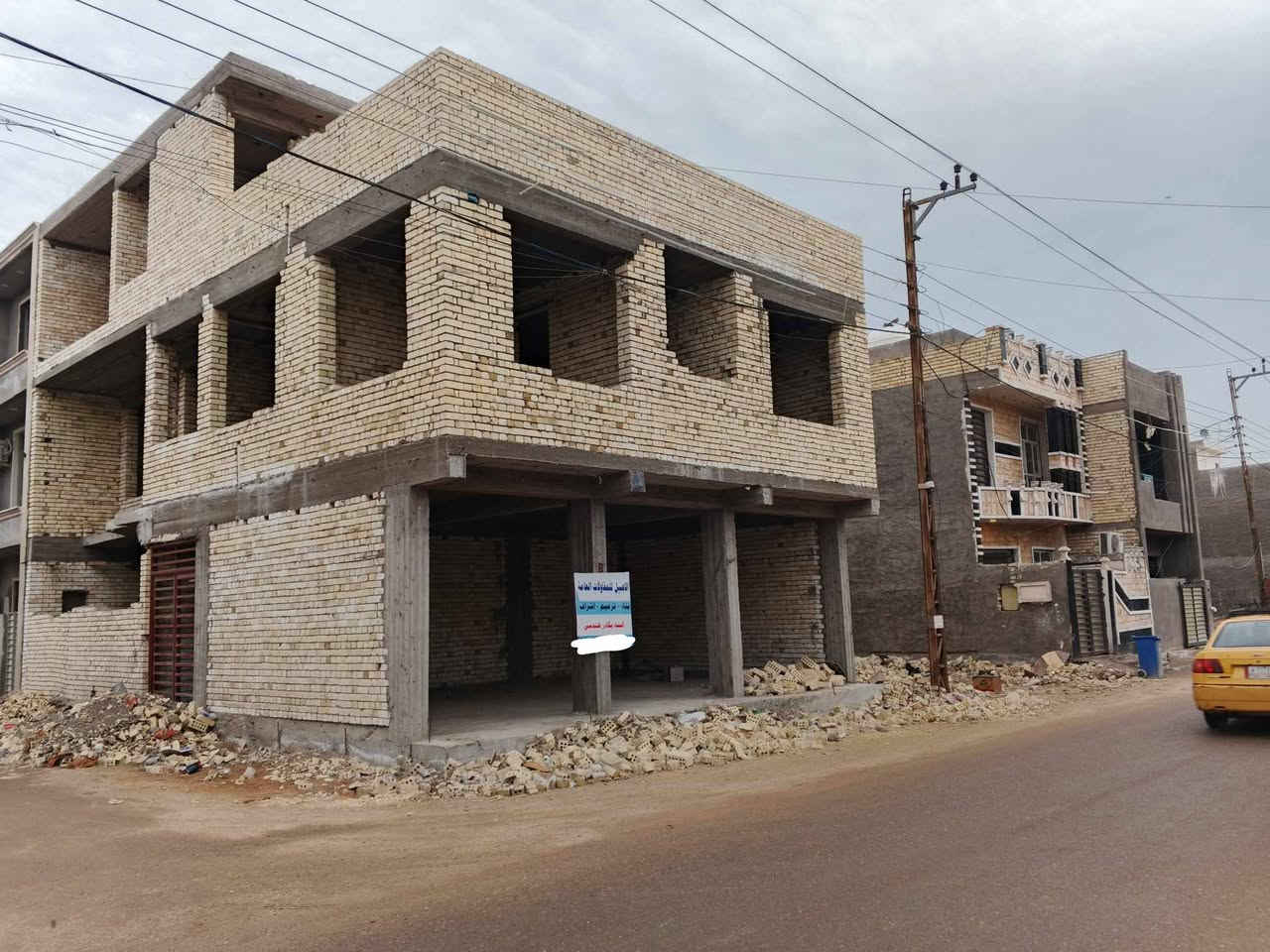 للبيع بنايه هيكل عظم ١٣٠م ركن البوعيثه العدل الاول شارع تجاري تحتوي على بيت ارضى وشقه عدد ٢ وثلاث محلات موقع تجاري متميز الأصحاب الاستثمار للاتصال والاستفسار خاص او *********** و*********** مكتب جبل الوادي للعقار
